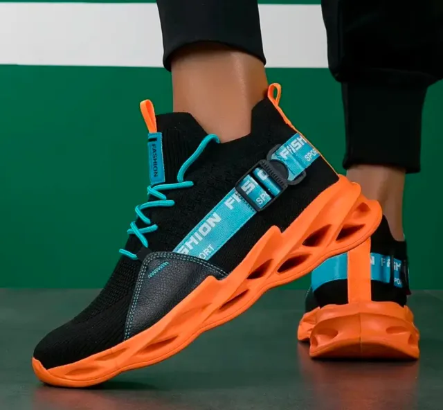 Zapatillas deportivas negras y naranjas