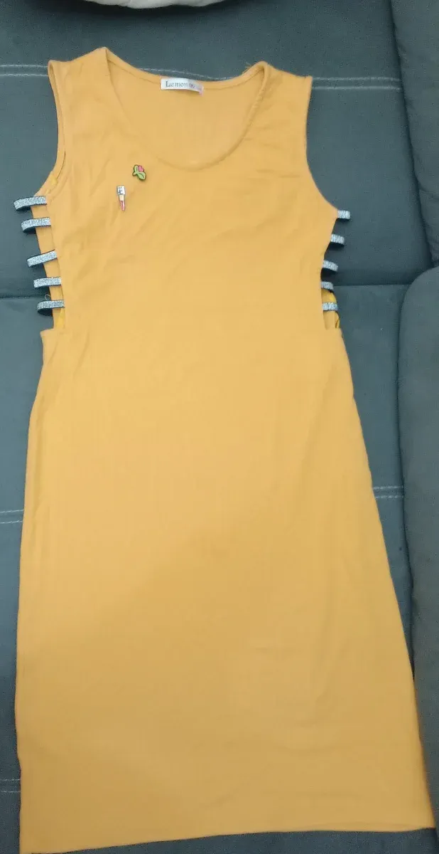 Vestido amarillo verano con cortes
