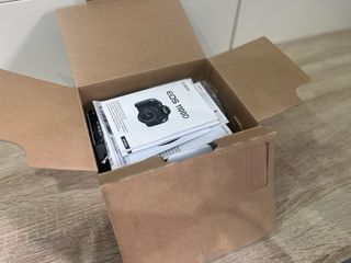 Canon EOS 1100D con objetivo 50 mm f/1.8 II + caja