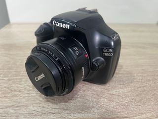 Canon EOS 1100D con objetivo 50 mm f/1.8 II + caja