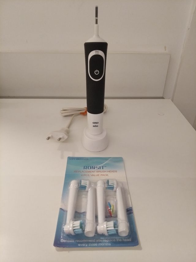 Escova de dentes elétrica Oral-B Pro + Cabeças de escova