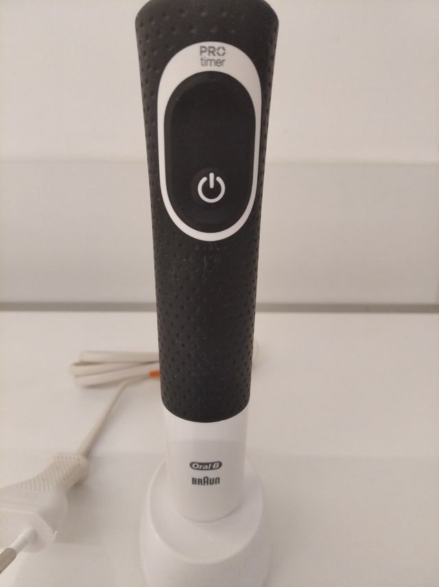 Escova de dentes elétrica Oral-B Pro + Cabeças de escova