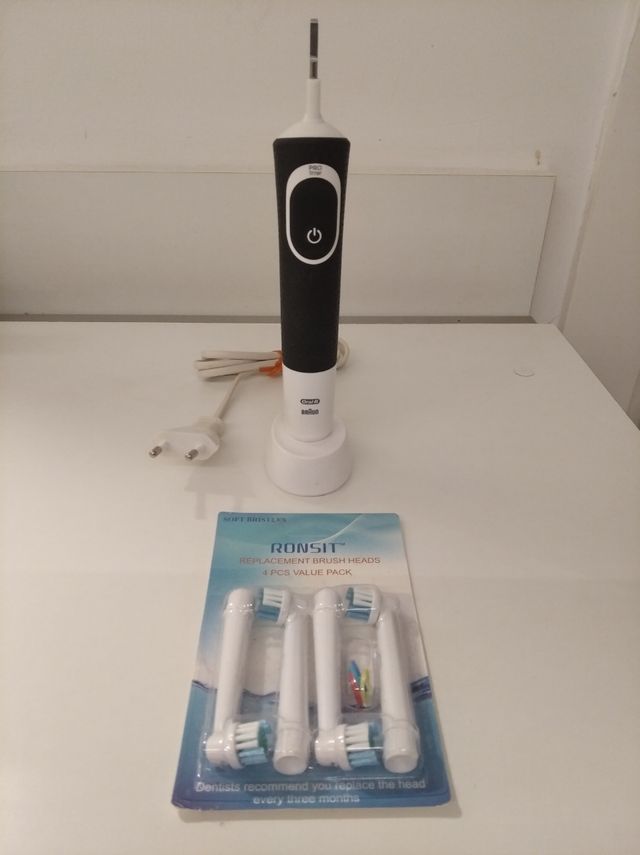 Escova de dentes elétrica Oral-B Pro + Cabeças de escova
