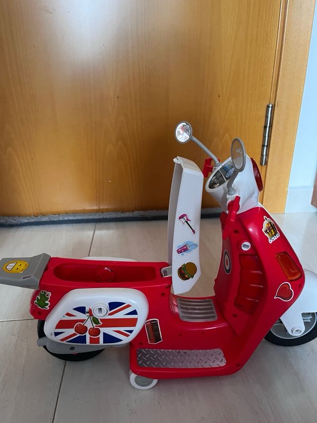 Muñeca con moto y casco