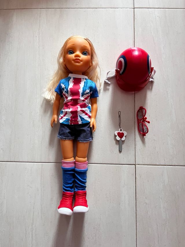 Muñeca con moto y casco