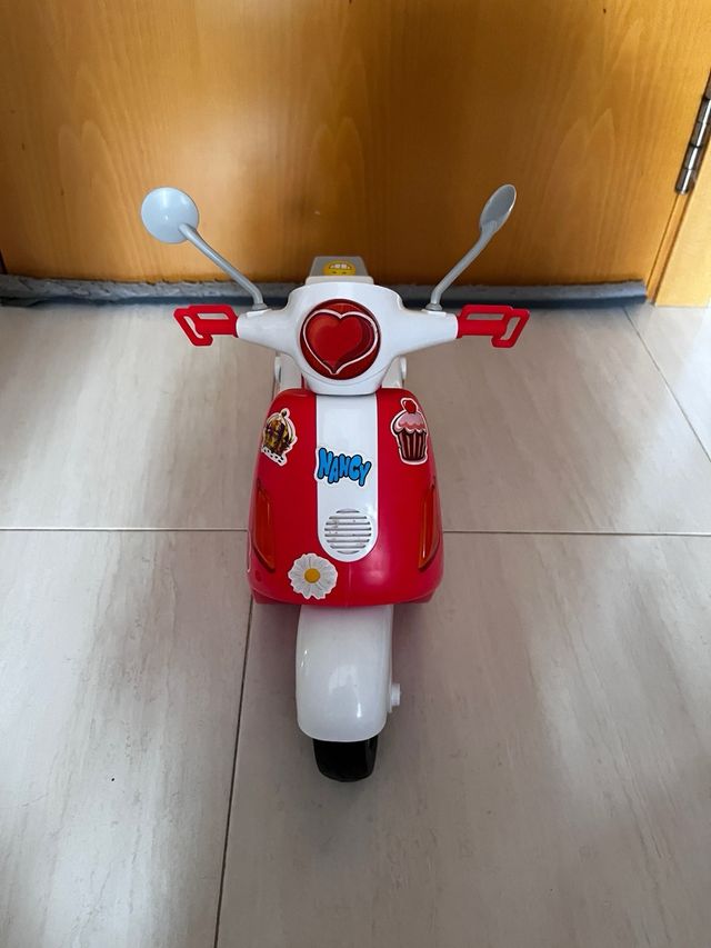 Muñeca con moto y casco