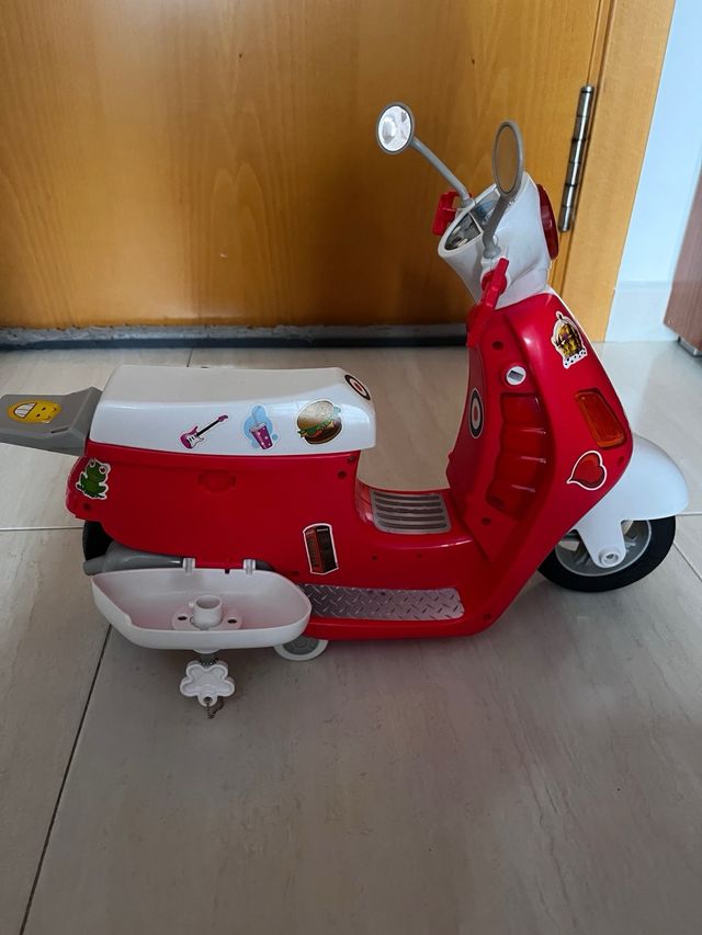 Muñeca con moto y casco