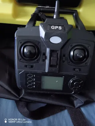 Barco cebador con GPS sin estrenar