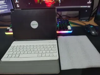 Funda para tablet iPad Air Roja con Teclado VER!