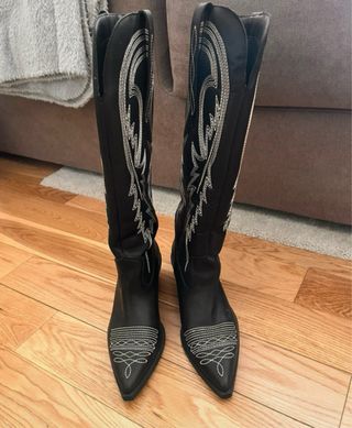 Botas cowboy negras con bordado