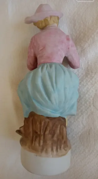 Figura porcelana antigua mujer flauta 20cm