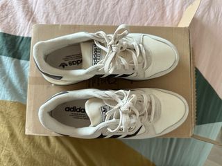 Zapatillas Adidas Beige y Negro Talla 38