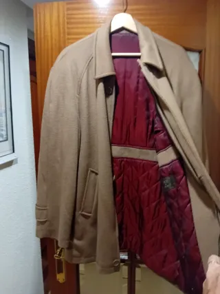 Abrigo de paño marróny negro 

