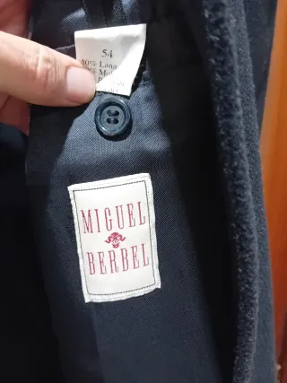 Abrigo de paño marróny negro 

