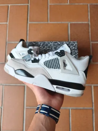 Jordan 4 Nero Militare Taglia 40