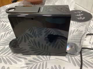 Cafetera Nespresso Negra.