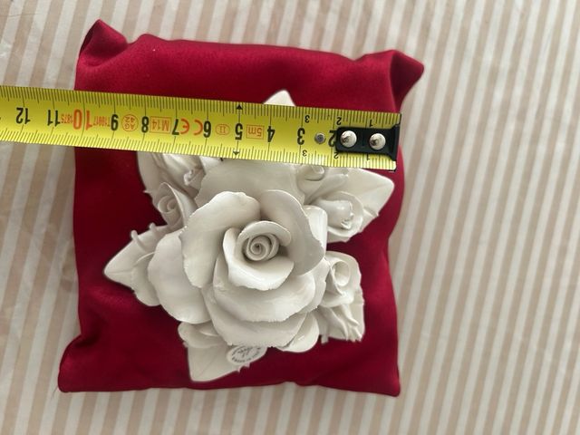 Decorazione floreale Capodimonte in porcellana