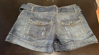 Pantalón corto vaquero con cinturón