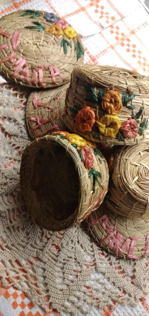 Cestini artigianali Jamaica paglia e rafia 
