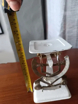 Báscula antigua para pesar cartas