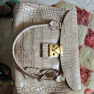 Borsa donna beige con dettagli oro