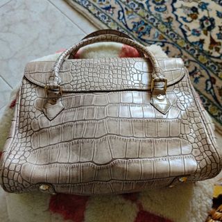 Borsa donna beige con dettagli oro