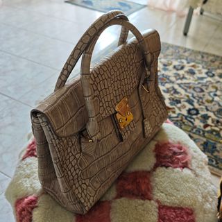 Borsa donna beige con dettagli oro