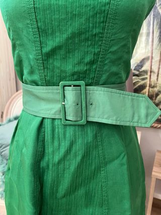 Vestido verde talla M con cinturón