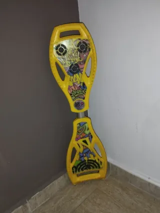Monopatín Neo Board Amarillo