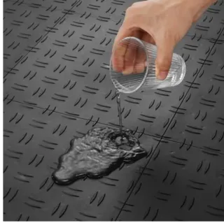 50 Baldosas PVC Garaje Terraza Negro marca Vevor.