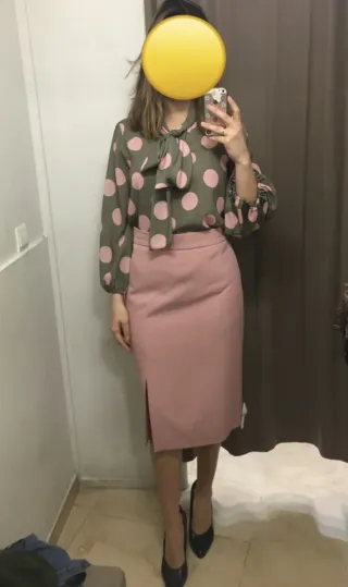 Conjunto Blusa Lunares y Falda Rosa