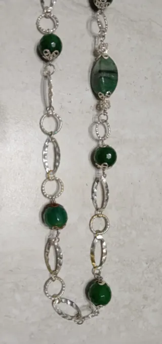Collana bigiotteria con pietre verdi