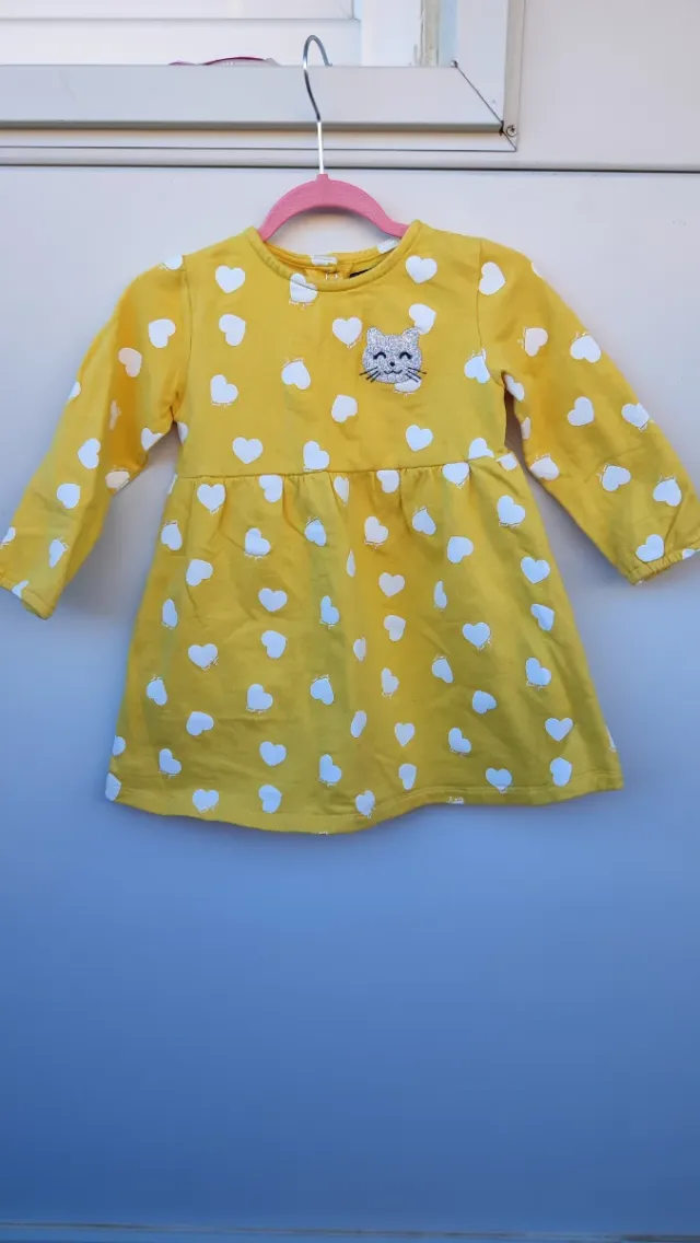 Vestido niña amarillo con corazones blancos