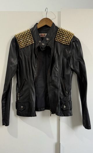 Cazadora Piel Negra con Calavera y Tachuelas