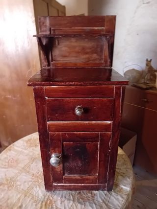 Mesilla antigua de madera