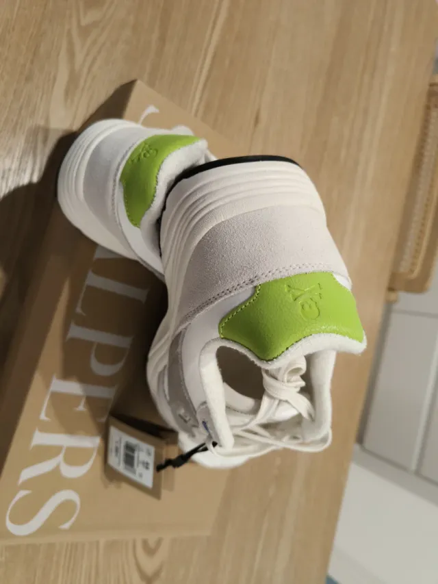 Zapatillas Scalpers Blancas y Verdes Talla 44