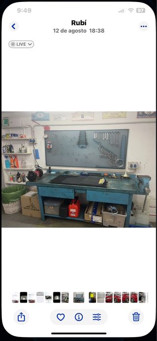 Banco de trabajo con herramientas también un gato 