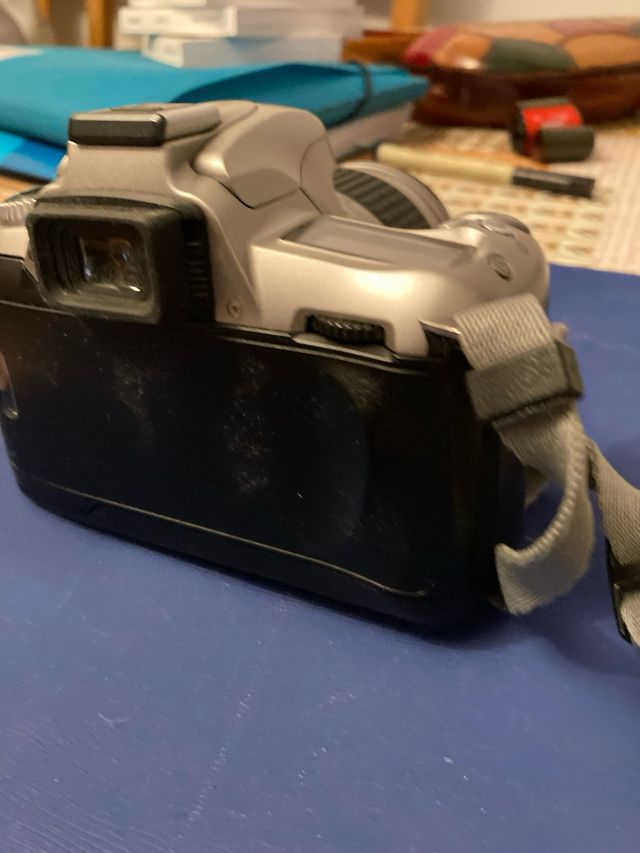 ¡OPORTUNIDAD! Cámara Nikon F55 Plata