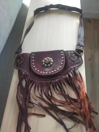 Riñonera de piel con flecos