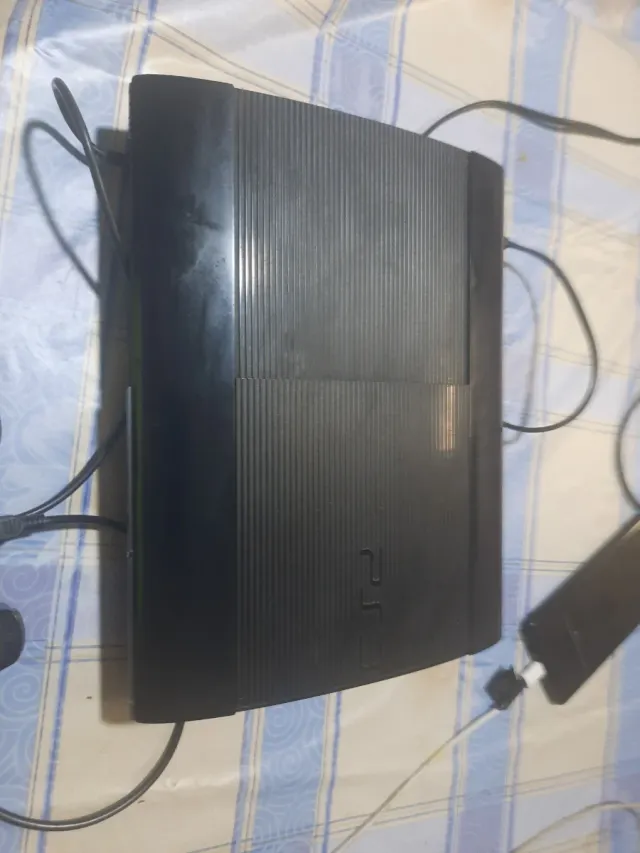Consola PlayStation 3 Negra y 5 juegos