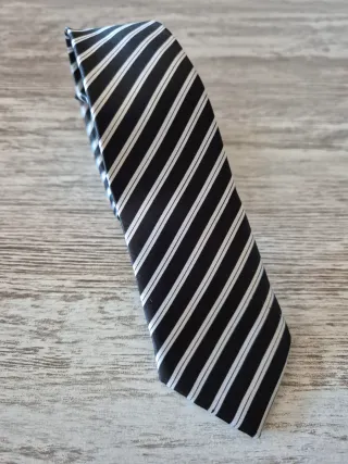 Corbata estrecha 100% seda