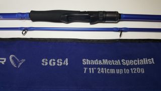 Dos cañas de pesca Savage Gear