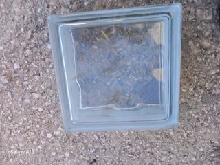 Vendo ladrillos de vidrio a 2,5 eu la pieza