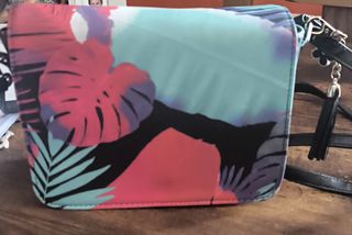 Bolso bandolera estampado tropical