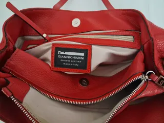 Bolso de piel rojo cereza