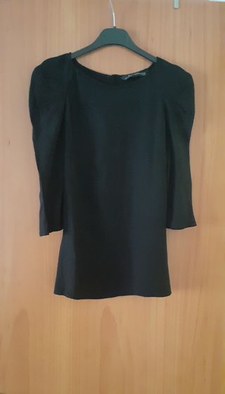 Camiseta Zara manga abullonada negra Talla XS