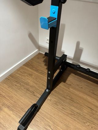 Rack sentadillas con barra y pesas