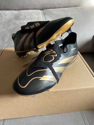 Botas de fútbol Adidas Predator 45 FT negras/oro