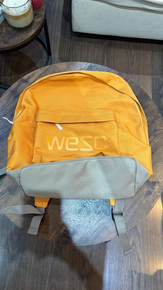 Mochila WESC Naranja y gris
