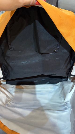 Mochila WESC Naranja y gris